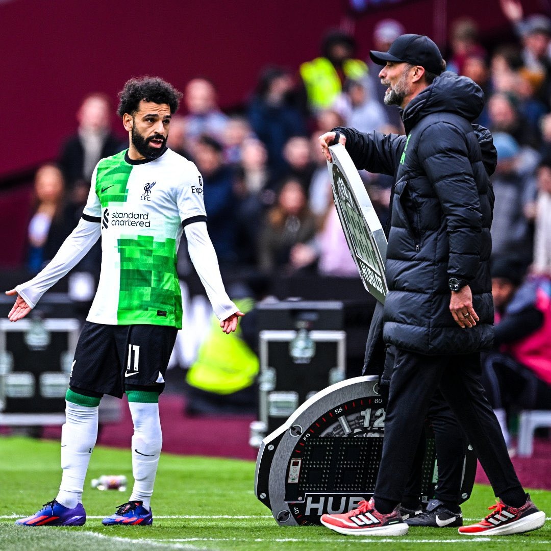 Salah e Klopp discutem em empate do Liverpool